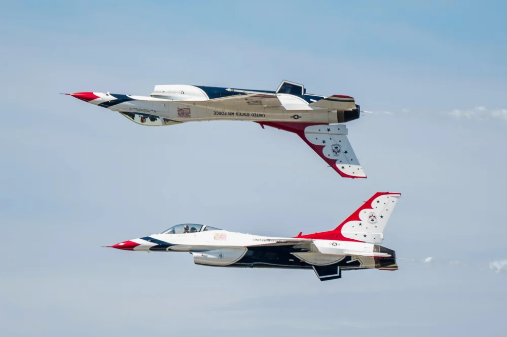 Thunderbirds F-16s
